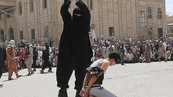 نهاية مروعة لجزار داعش الذي جز أكثر من 100 رأس