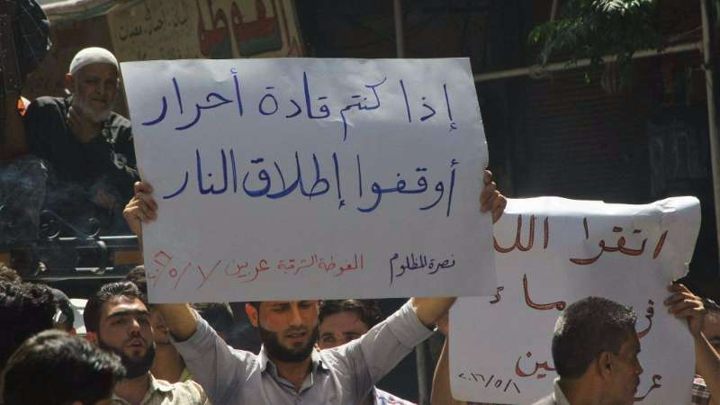 أكثر من 100 قتيل باقتتال فصائل الغوطة وتحرير الشام تتوعد جيش الإسلام