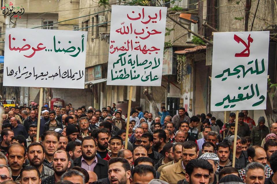 إدلب تخسر ورقة ضغطها على النظام … وأهاليها يحتجون على انفراد جيش الفتح بقرار اتفاق المدن الأربعة