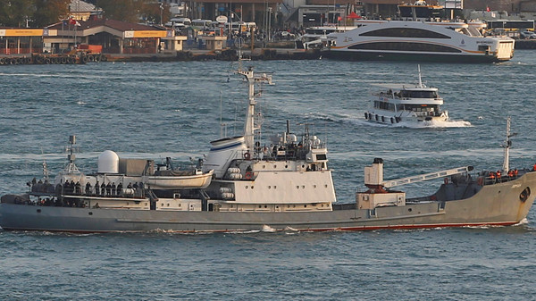 غرق سفينة حربية روسية قبالة اسطنبول وإنقاذ طاقمها