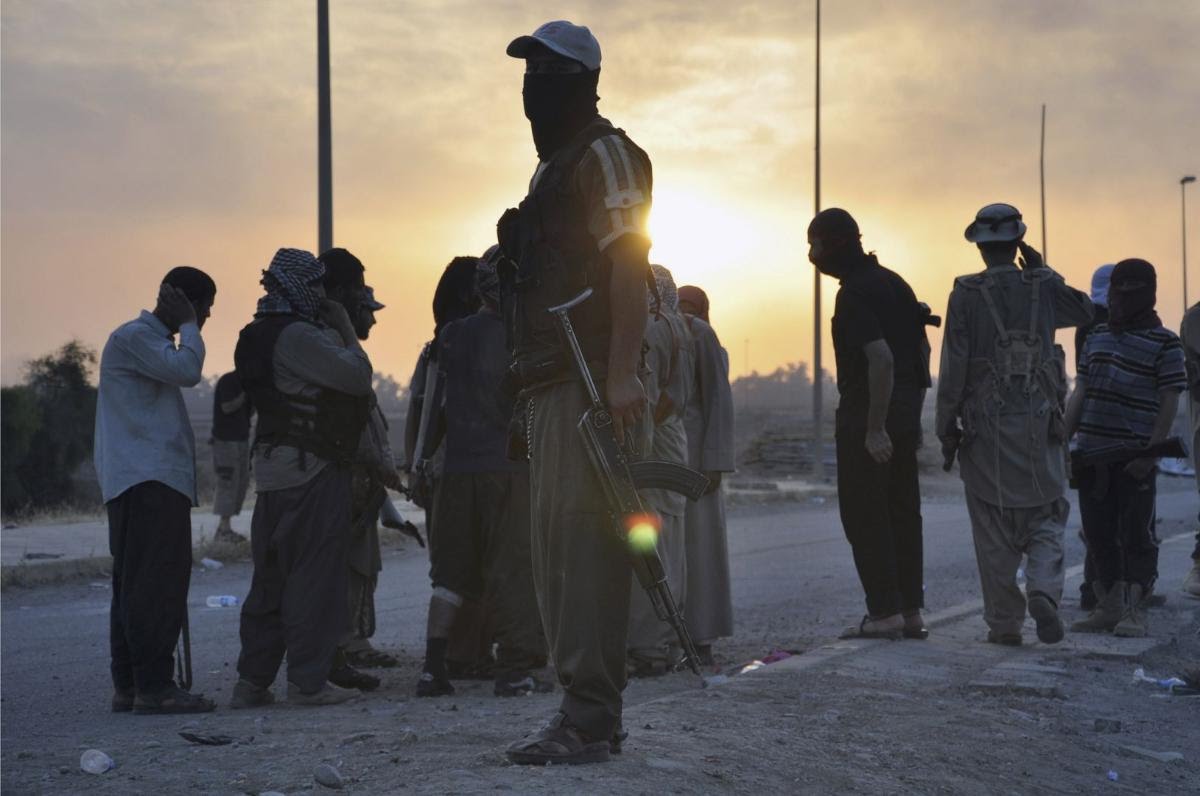 تنظيم “الدولة الإسلامية” داعش يعزو هزائمه لابتعاد الأهالي في البوكمال عن الجهاد وتشبه رجالهم بالنساء
