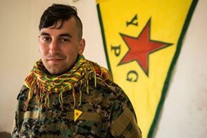 مقاتل أمريكي سابق في YPG: قياديو الوحدات مهووسون بالبروباغندا، وأحدهم منع علاج مدنيين عرب في منبج