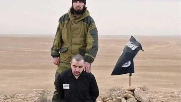 بالصور.. داعش يذبح ضابط “مخابرات” روسياً