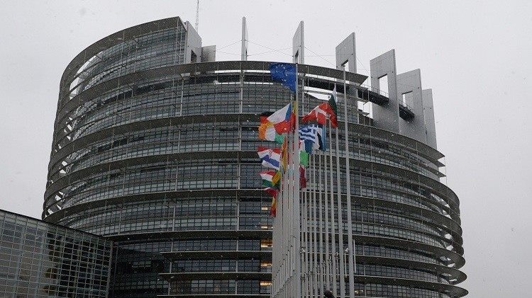 البرلمان الأوروبي يصوت لمنح جميع اللاجئين إقامات لمدة خمس سنوات
