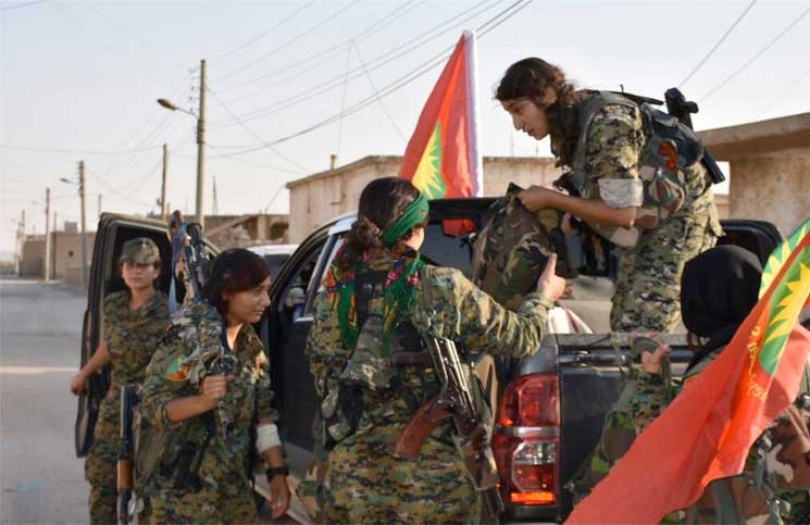 «العمال» الكردستاني يرسل مقاتلاته الإيزيديات من شنكال العراقية إلى الرقة السورية
