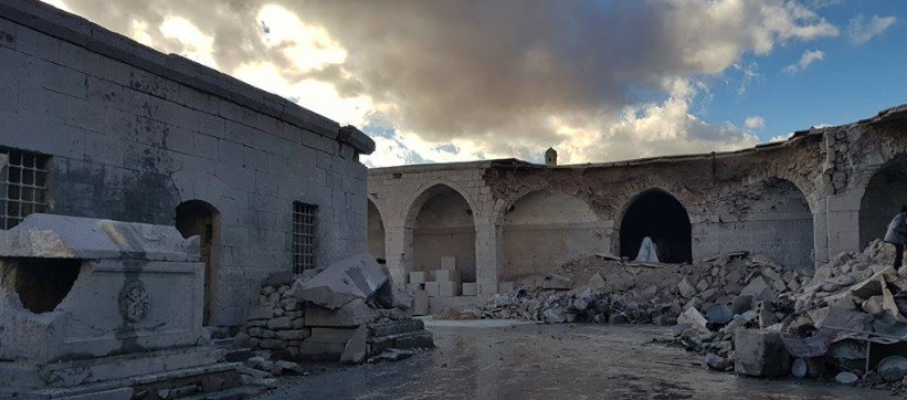 إجرام طيران الاحتلال الروسي يطال مُتحف معرّة النعمان وسط صمت وتستّر ميليشيا آثار النظام
