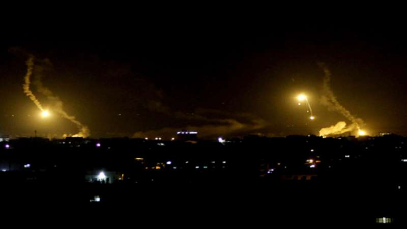 انفجارات تهز مطار الضبعة العسكري في ريف حمص (فيديو)