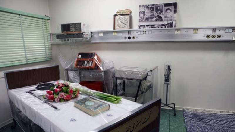 ما وظيفة المستشفيات التي افتتحها النظام الإيراني في ديرالزور؟