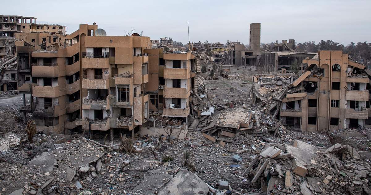سوريا: مدينة الرقَّة تحولت إلى أنقاض والمدنيون يعانون أهوال الدمار في أعقاب “حرب الإبادة” التي يشنُّها التحالف بقيادة الولايات المتحدة