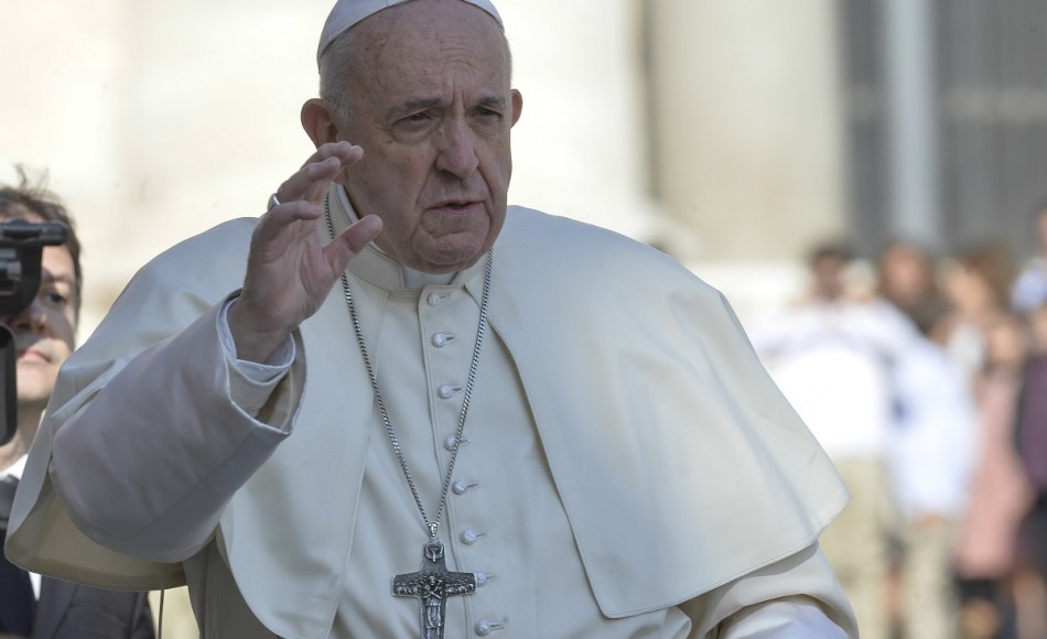 الرقة بوست يترجم رسالة البابا لبشار: صرخة مدوية من الفاتيكان ضد بشار الأسد
