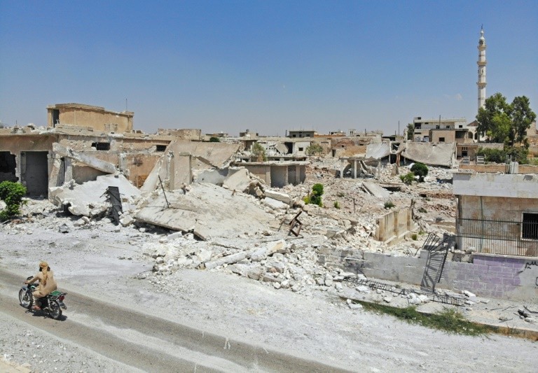 نحو 60 قتيلاً في اشتباكات بين نظام الأسد والفصائل في إدلب