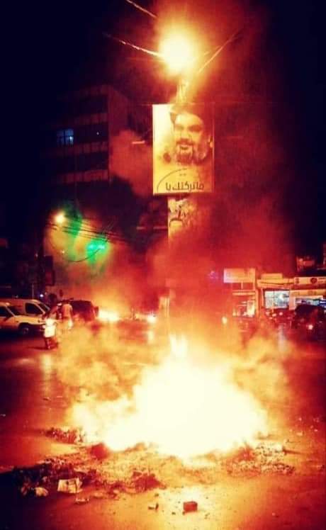 تظاهرات في لبنان بعد فرض الحكومة رسماً على الاتصالات عبر الانترنت