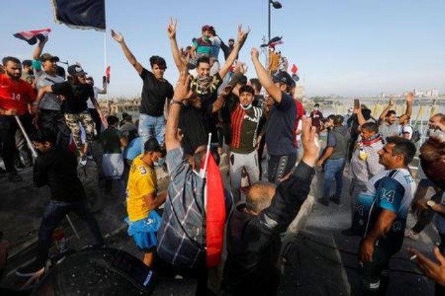 مظاهرات العراق مقتل اثنين وإصابة 350
