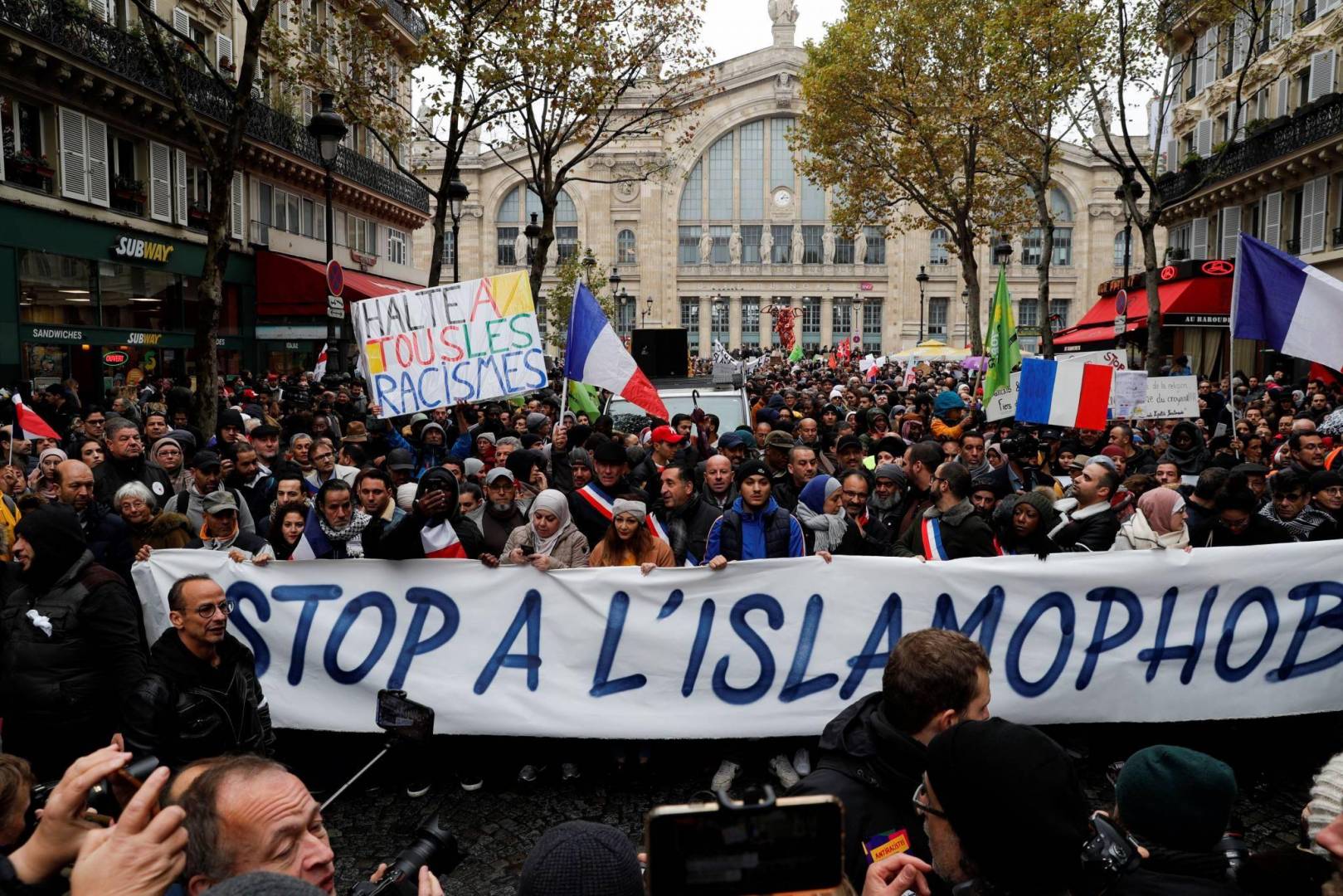 تظاهرة في باريس ضد الإسلاموفوبيا تثير جدلاً حاداً في فرنسا