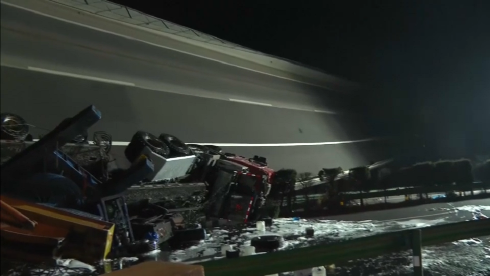 فيديو: 3 قتلى بإنهيار جسر طريق سريع في الصين