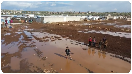 فيديو: رحلة البحث عن الدفء المفقود في مخيمات النازحين في شمال غرب سوريا