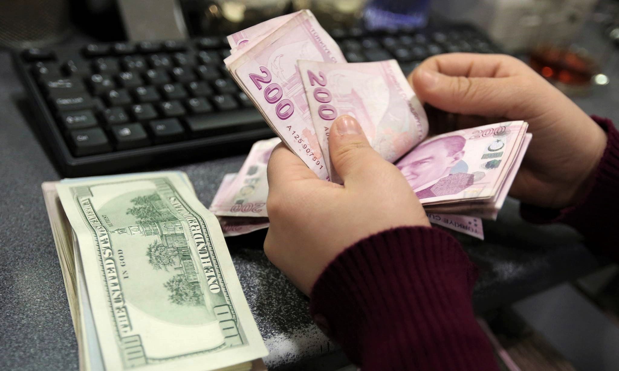 مع الإفتتاح اليوم الإثنين الليرة التركية تسجل هبوط حاد جديد أمام الدولار الأمريكي