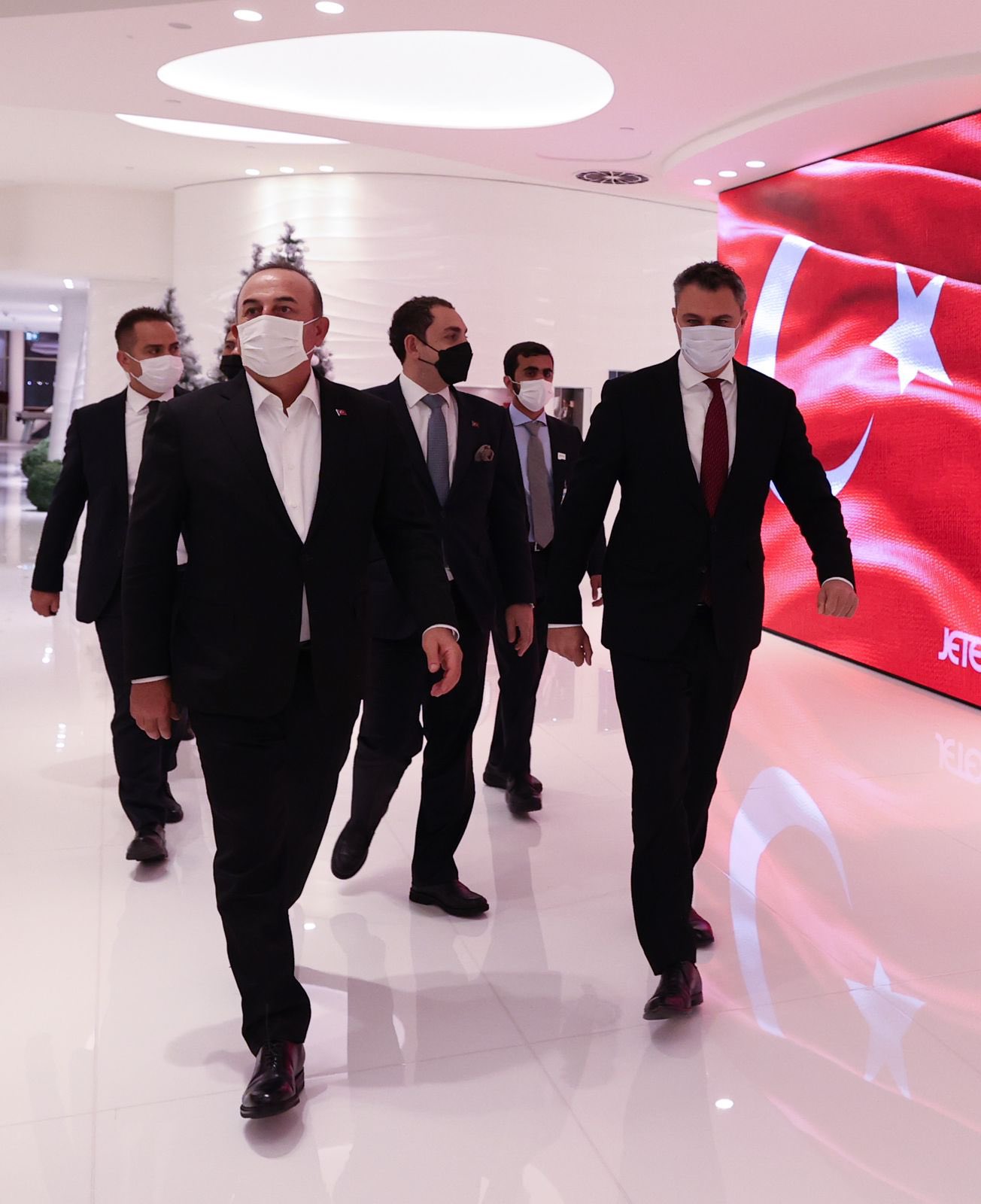 وزير الخارجية التركي يصل إلى الإمارات في إطار زيارة رسمية