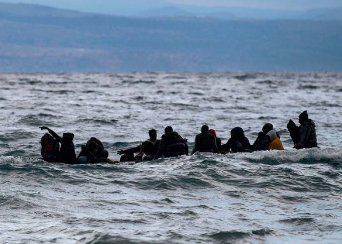 ارتفاع ضحايا غرق مركب لاجئين في بحر إيجة إلى 13
