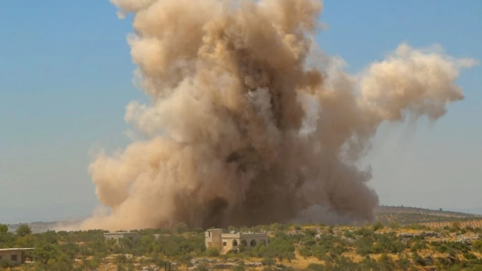 غارات روسية على إدلب وقصف يستهدف مقرات المليشيات الإيرانية بدير الزور