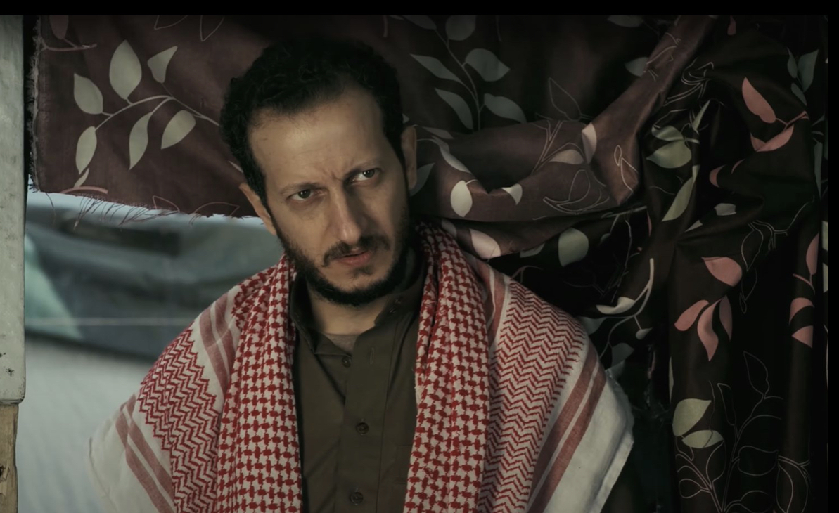 الممثل علاء الزعبي يعتذر عن “الإساءة” في فيلم “خيمة 56” ويتعهد بحذفه