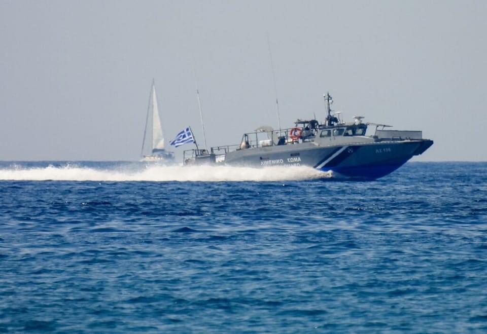 غرق قارب يحمل على متنه طالبي لجوء فجر الجمعة ونجاة شابان سوري وفلسطيني