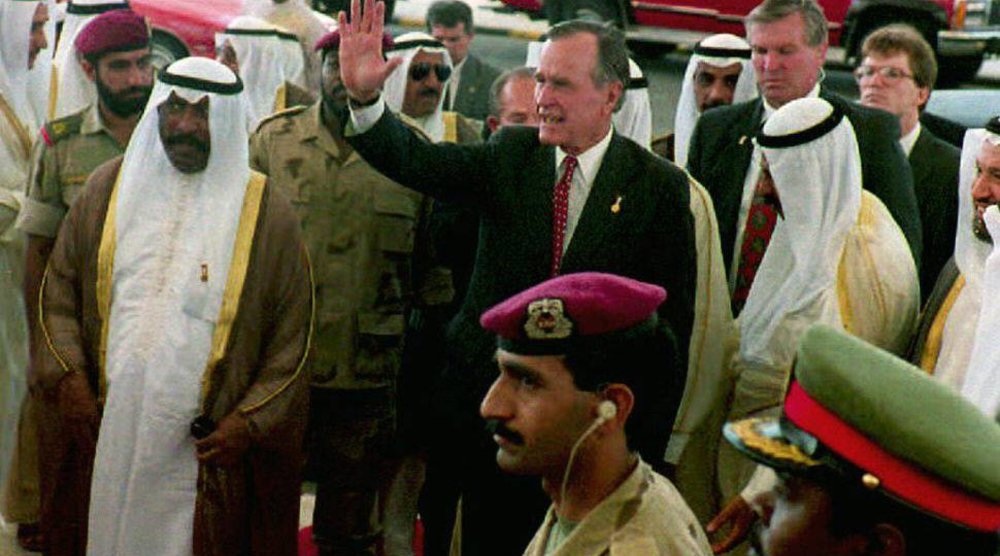 قصة خطة صدام لتفجير قناة السويس واغتيال بوش.. وتهشيم رأس علاوي