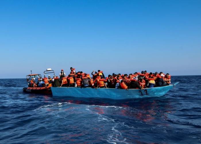 اختفاء قارب يقل 500 مهاجر في المتوسط